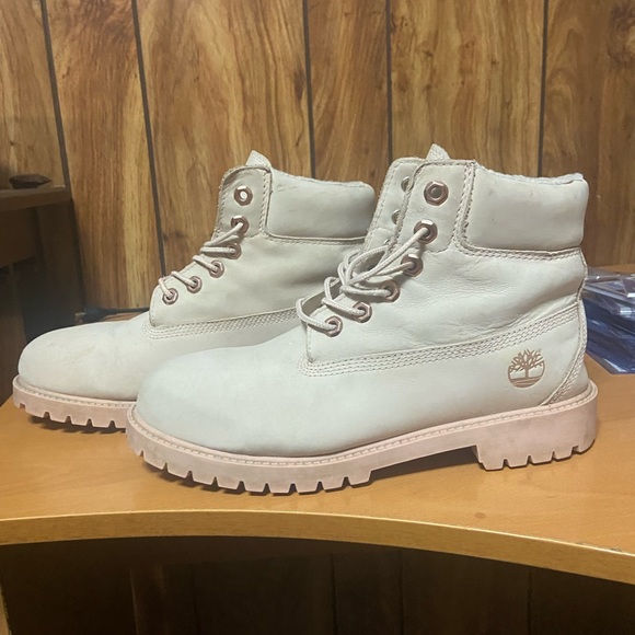 Size 7 woman timberlands - Picture 4 of 4